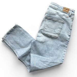 American Eagle Outfitters Mom Jean Lightwash Denim Jean